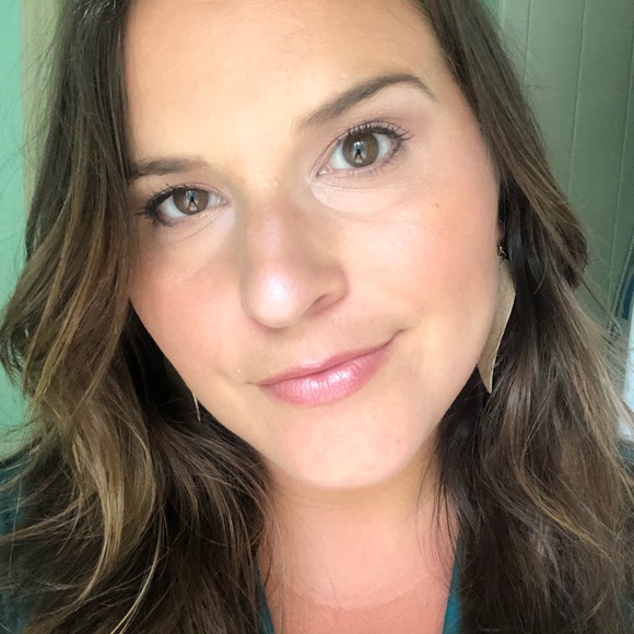 Meet your Posher, Kristin - Picture 2 of 2